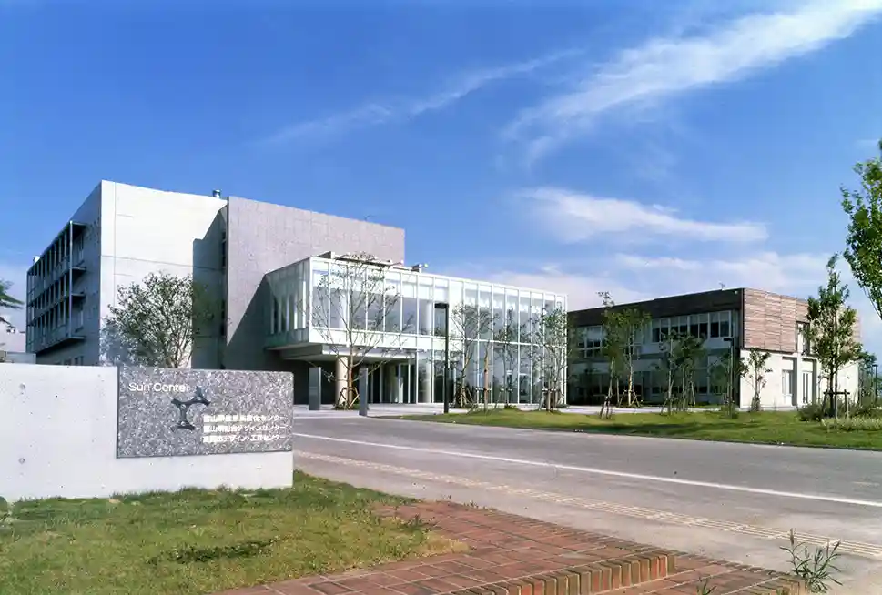 富山縣綜合總合設計中心/高岡市設計・工藝中心展示室