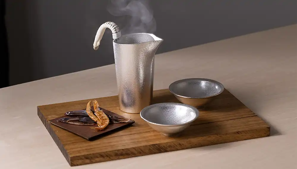 用純錫酒器品嘗燗酒的美味
